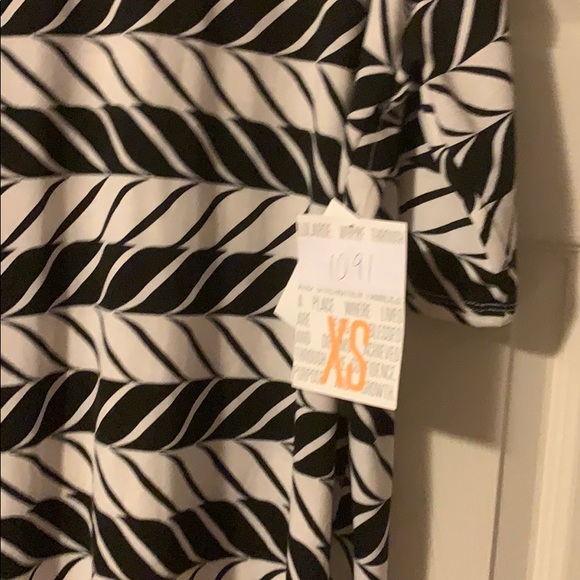 Xs LulaRoe irma - Picture 3 of 5